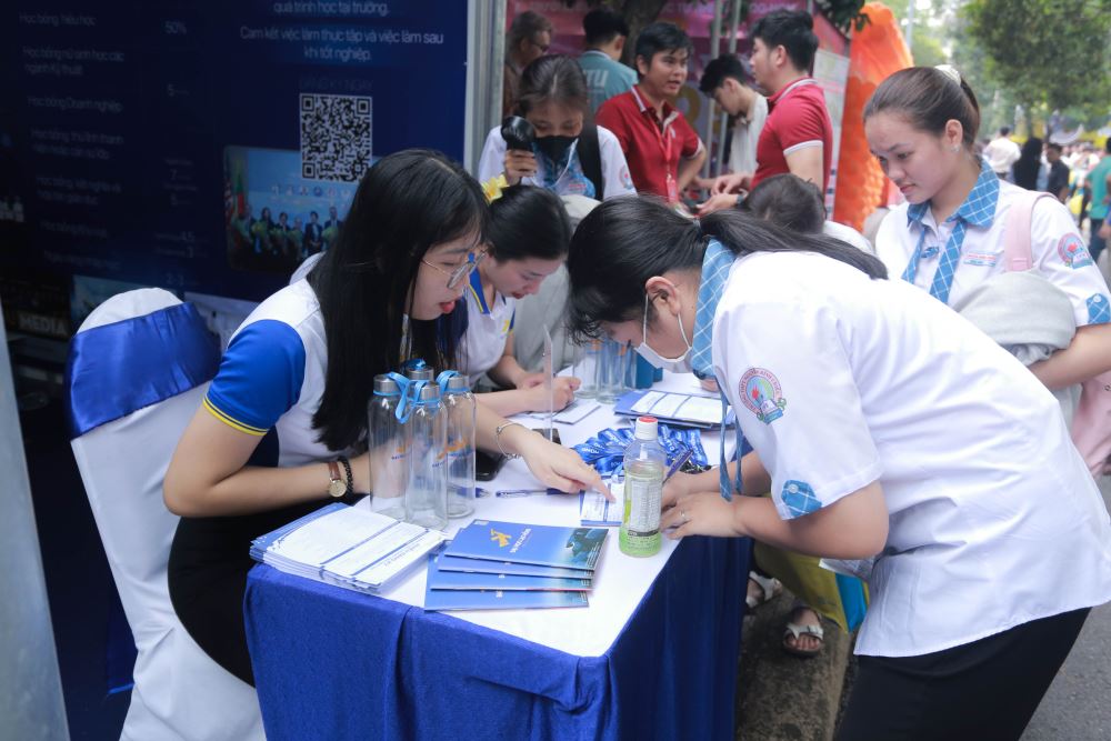 “Các trường đại học không xét tuyển sớm” có tác động như thế nào đến 2K7?